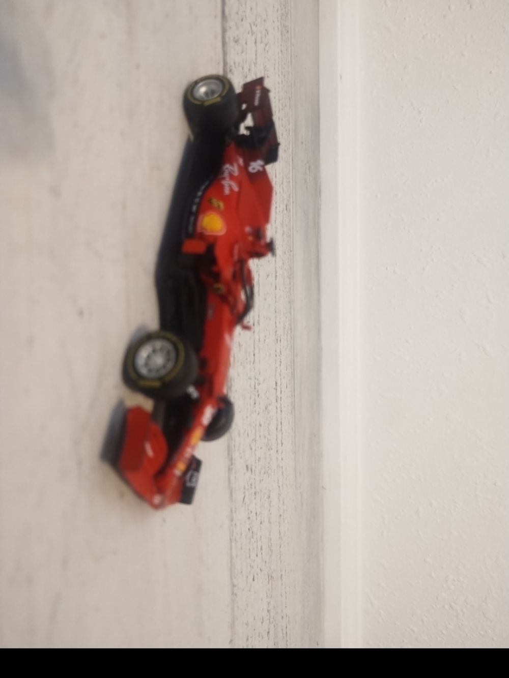 Bburago 1/43 Ferrari Racing. Ferrari SF21 #16 - 2021 Charles Leclerc